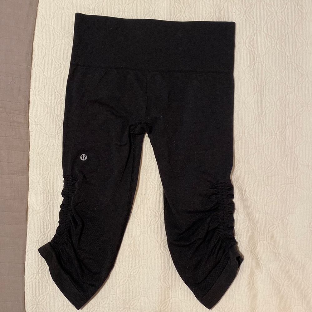 LULULEMON cropped leggings size 6